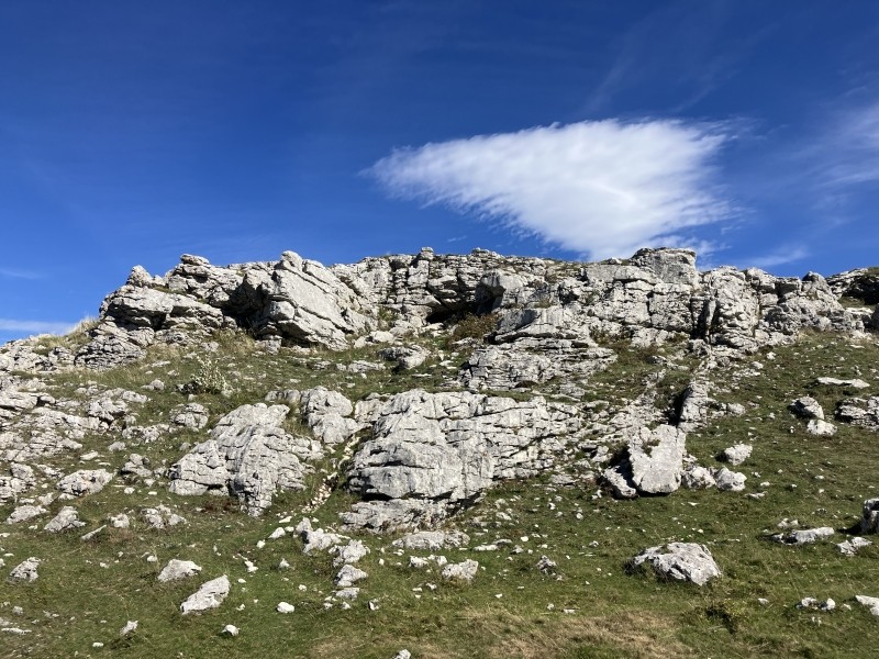 Petite grotte en hauteur