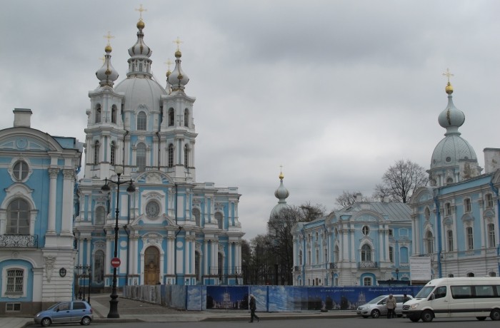 la Cathédrale Smolny de la résurrection