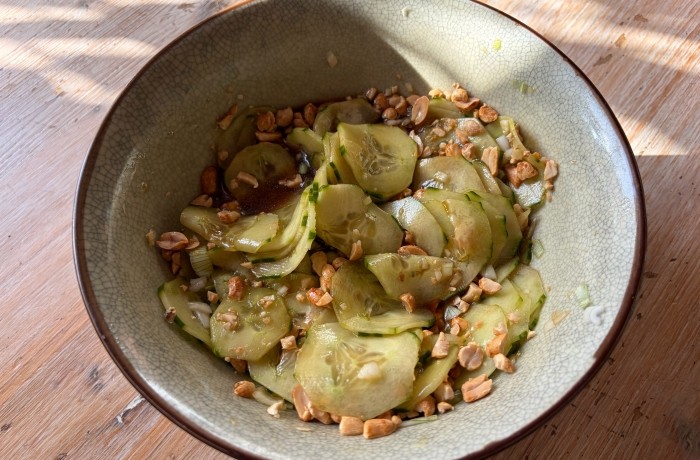 Salade de concombre et cacahuètes