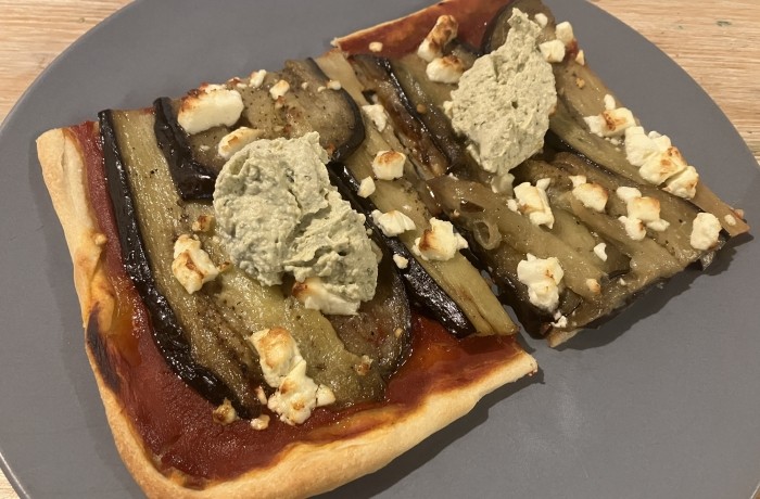 Pizza Aubergine, Feta et Houmous