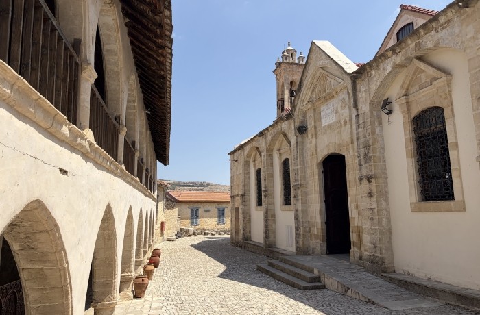 Le monastère de la Sainte-Croix (Timios Stavros)