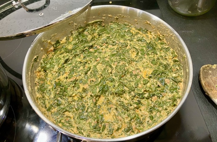 Poulet et épinards à la crème et pesto rosso